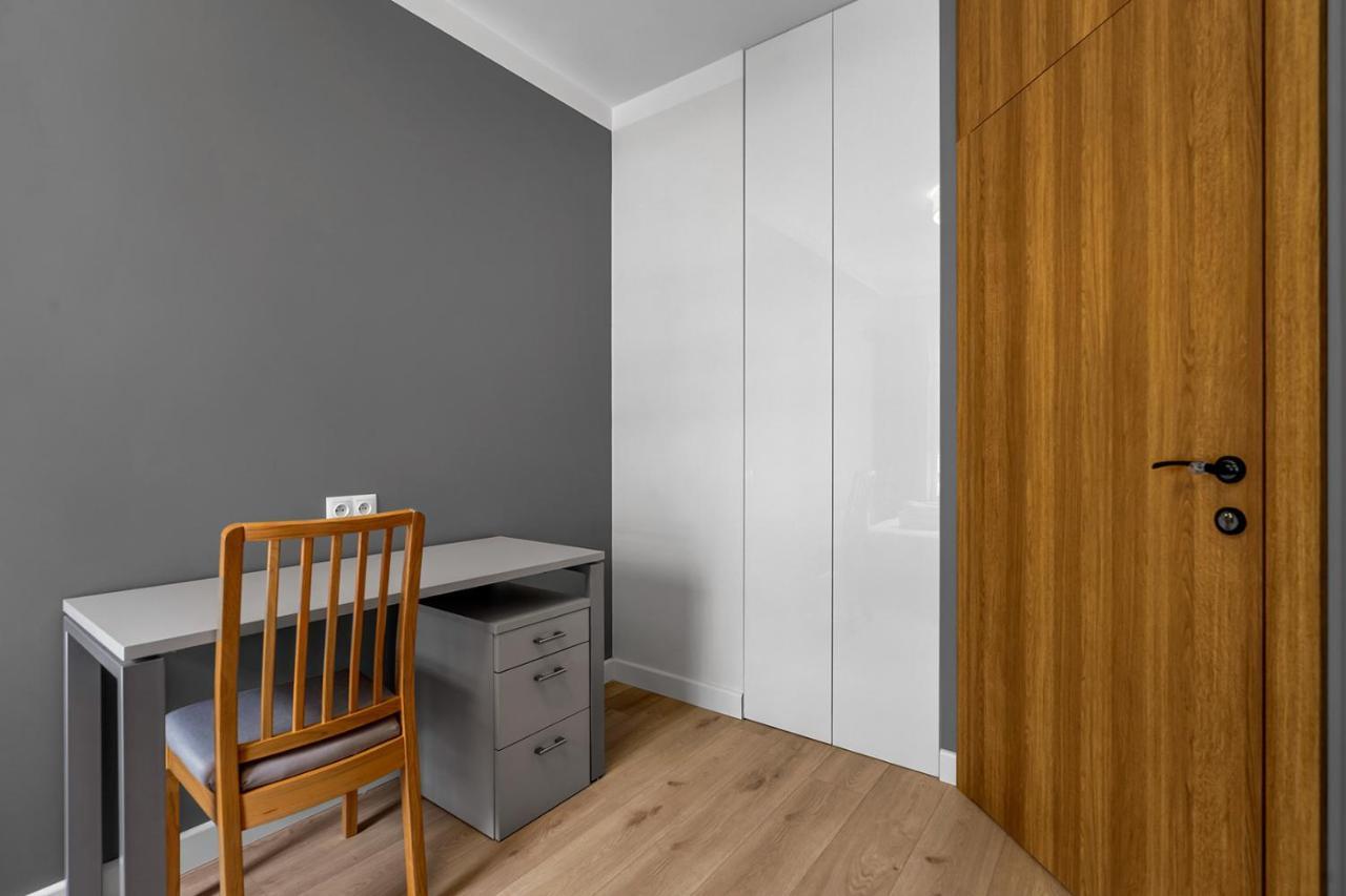 Lotnisko Chopina Modern Apartment وارسو المظهر الخارجي الصورة
